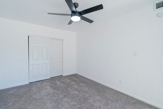 Building Photo - 460 N Longmore