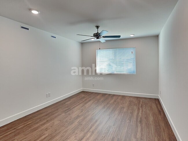 Building Photo - 10186 W Oleta Ave