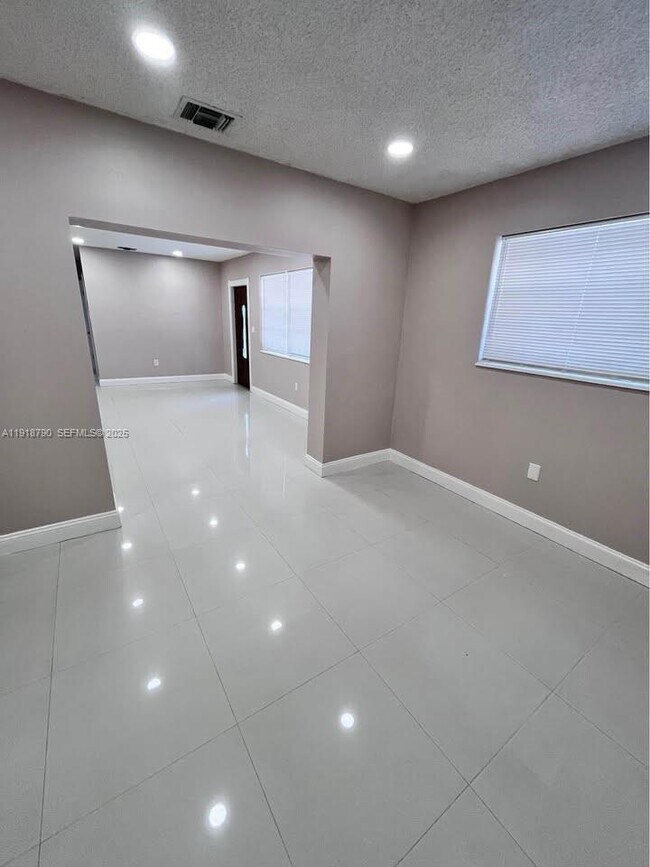 Building Photo - 251 N 68th Terrace