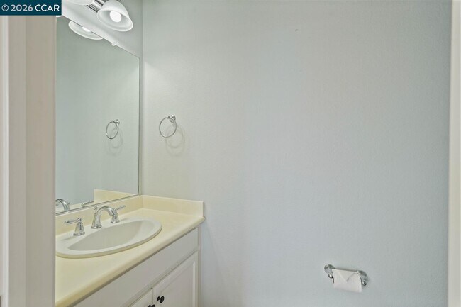 Building Photo - 207 Heligan Ln