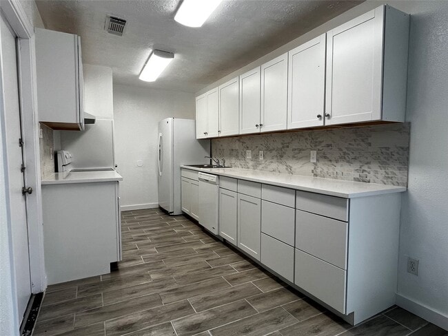 Building Photo - 4434 Donalbain Dr