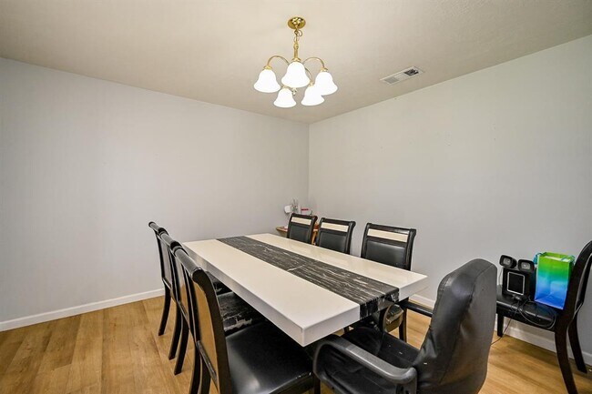 Building Photo - 20418 Linden Tree Dr