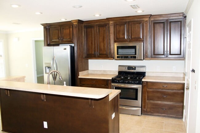 Building Photo - 113 Stonehedge Dr