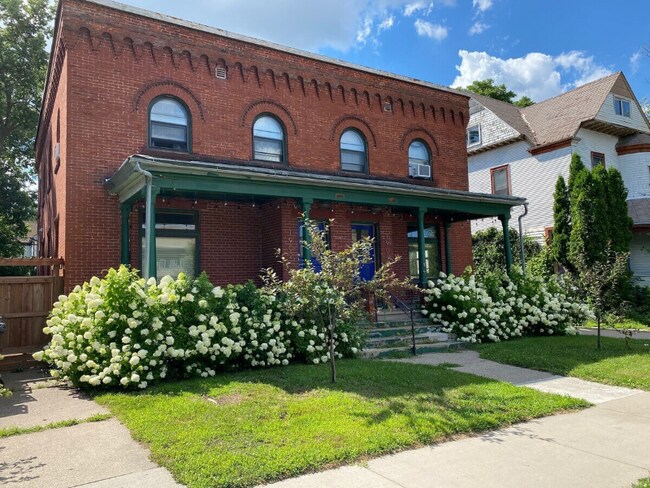 Building Photo - 1900 Columbus Ave.