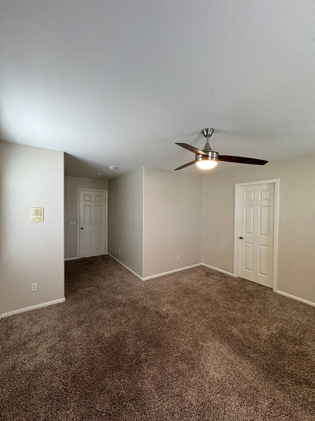 Building Photo - Spacious 3-Bed Lakeview Home with Loft & Community Amenities