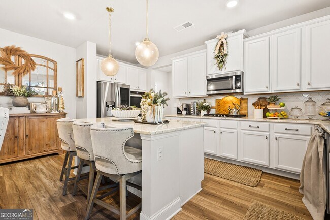 Building Photo - 295 Birdie Cir