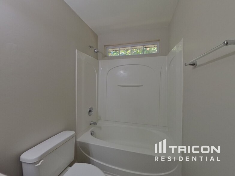 Building Photo - 345 Hunslet Cir