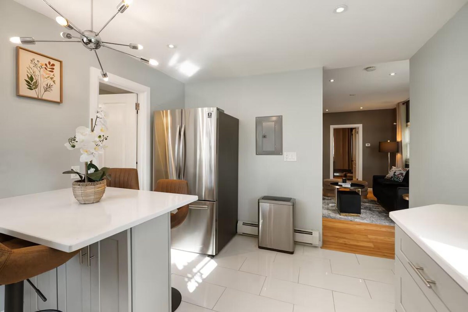 Building Photo - 32 E 44th St