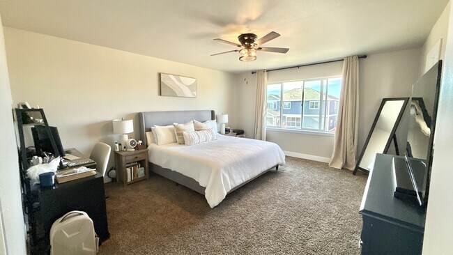 Building Photo - 409 Luminous Dr