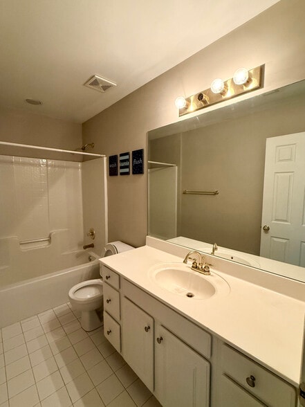 Building Photo - 1811 Deer Valley Ln