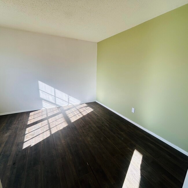 Building Photo - 1918 71st St