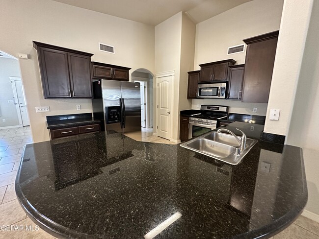 Building Photo - 5429 Francisco Roque Dr