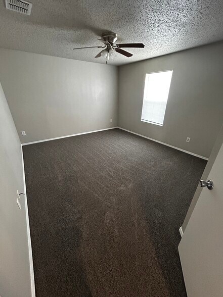 Building Photo - 8720 Hunters Creek Dr