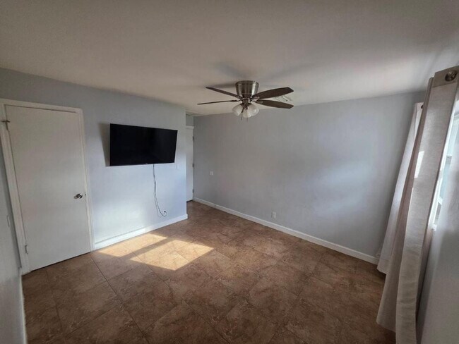 Building Photo - 690 NW 68th Ave