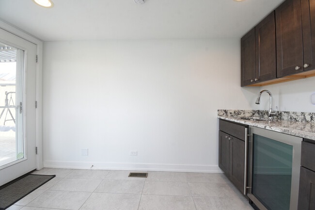 Building Photo - 330 Pennsylvania Way