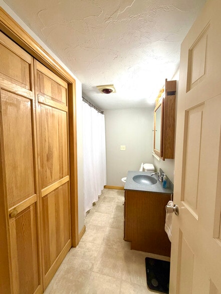 Building Photo - 39 S Main St