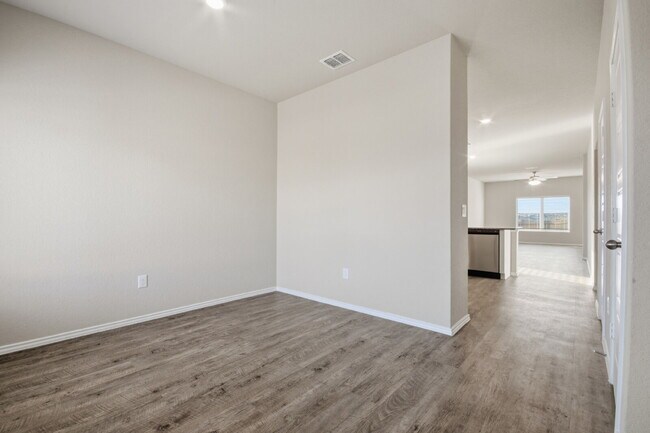 Building Photo - "Charming 3-Bedroom Retreat with 2 Baths in the Heart of New Braunfels!"