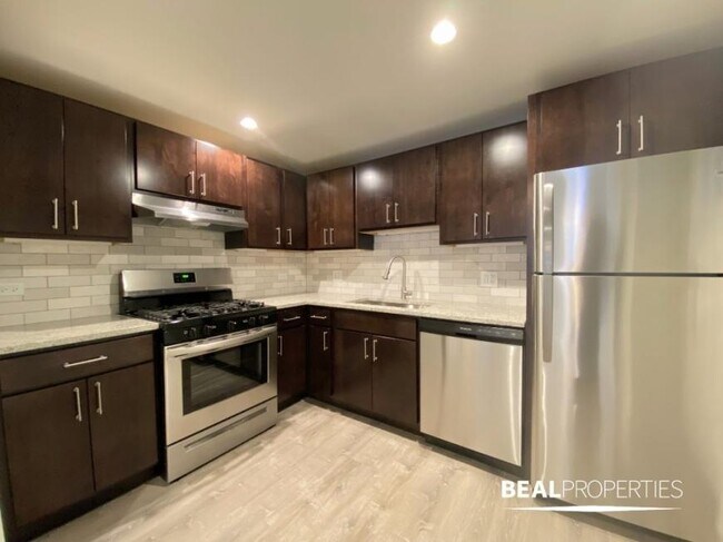 Building Photo - 2 bedroom in EVANSTON IL 60202