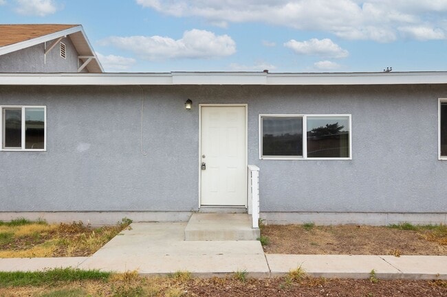 Building Photo - Recently Renovated 2 Bedroom Home with All...