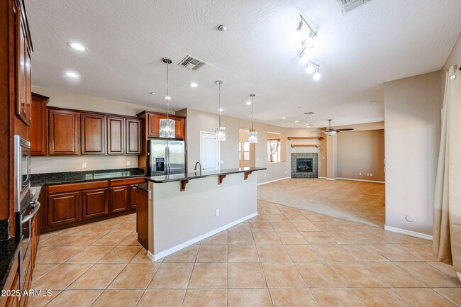 Building Photo - 9121 W Plum Rd