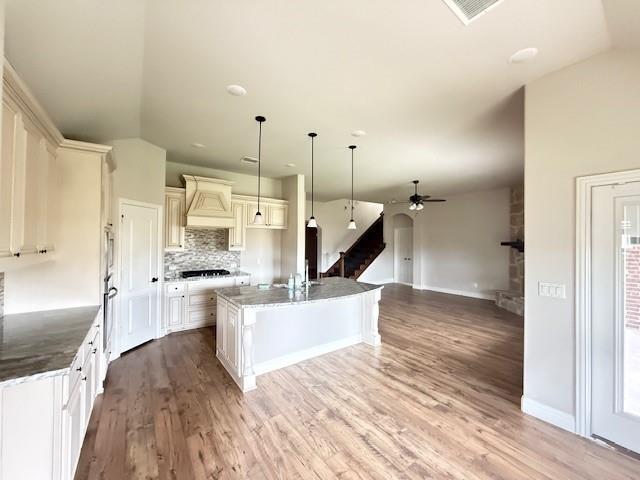 Building Photo - 1009 Tree Shadow Ln