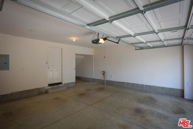 Building Photo - 720 S San Fernando Blvd