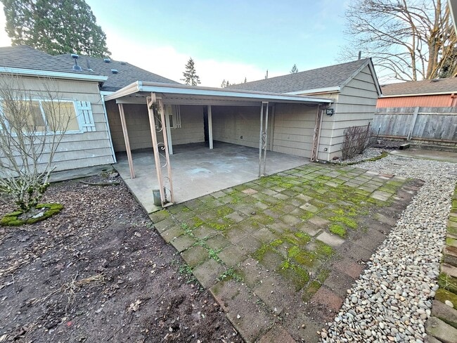 Building Photo - 2 Bedroom, 1 Bath House in Oregon City
