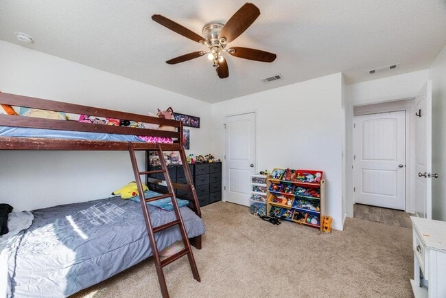 Building Photo - 1010 Limpkin St