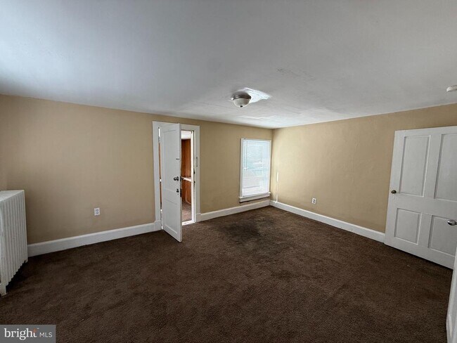 Building Photo - 2641 Valley Ave