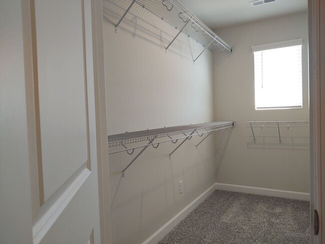 Building Photo - Beautiful, Pristine move in ready home loc...