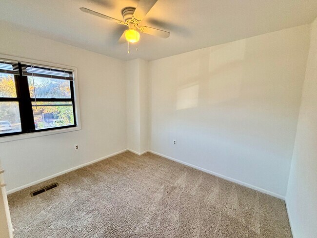 Building Photo - 1352 S St NW