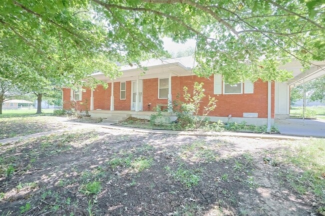 Building Photo - 2550 W Lucas Rd