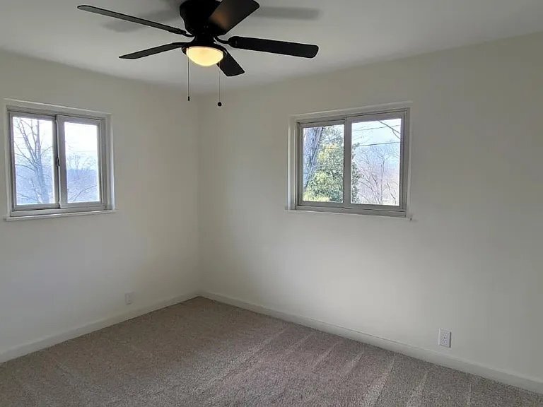 Building Photo - 969 Robin Hill Dr