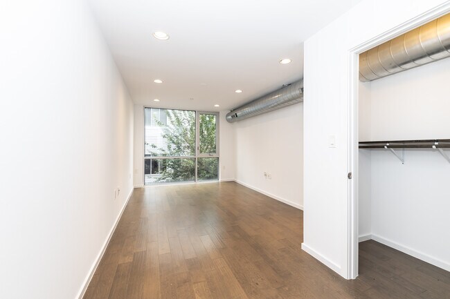 Building Photo - 1422 N 7th St