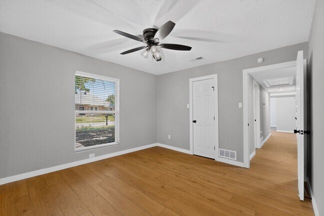 Building Photo - 2308 Chamberlain Dr