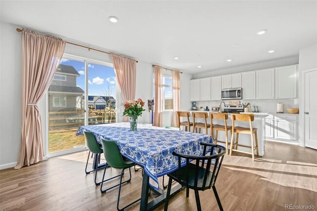 Building Photo - Windsor Home