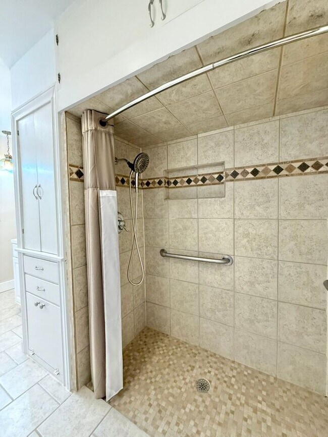 Building Photo - Tour Today! 3 Bed 2 Bath in Tyler!