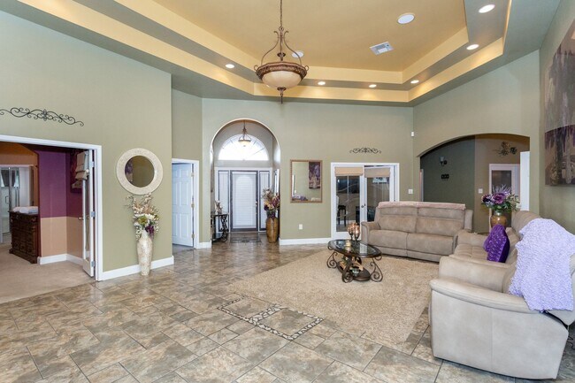 Building Photo - 3 Bedroom House in Addis with Pool, Gazebo...