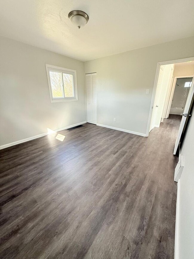 Building Photo - Great 4BR, 1 1/2BA Single Family Home in Penn Hills