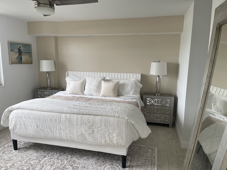 Building Photo - 3594 S Ocean Blvd