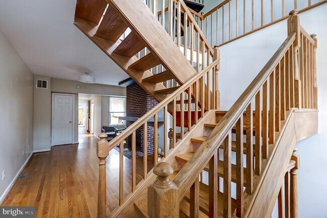 Building Photo - 13 E Henrietta St