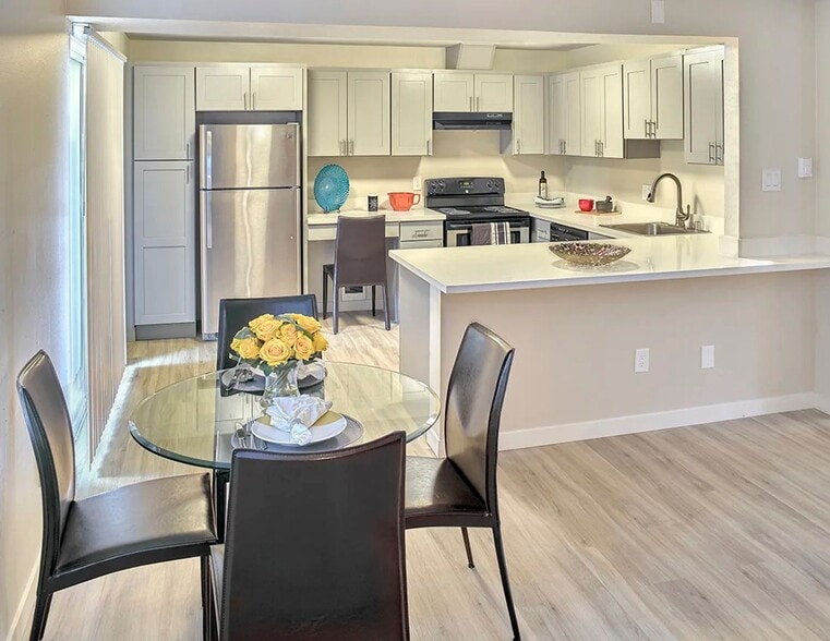 Interior Photo - 3030 Lake City