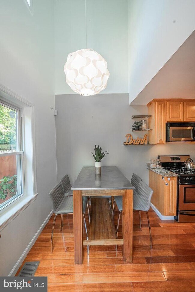 Building Photo - 2025 Parrish St