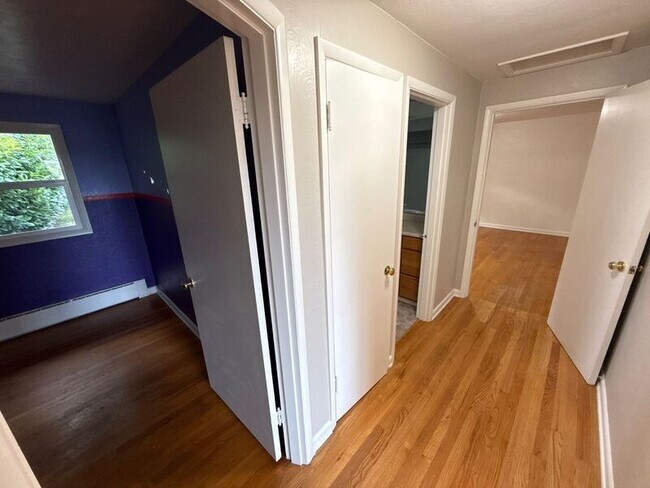 Building Photo - 1740 Glen Creek Rd NW