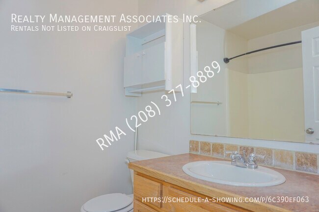 Building Photo - 3511 S Winema Pl