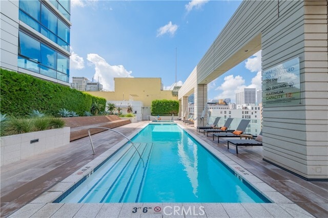 Building Photo - 400 S Broadway