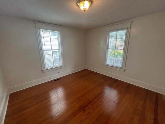 Building Photo - Spacious 4 Bedroom Trinity Park Home - Near Duke and Downtown Durham