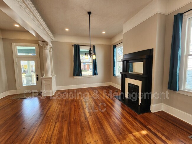 Building Photo - 2908 10th Ave