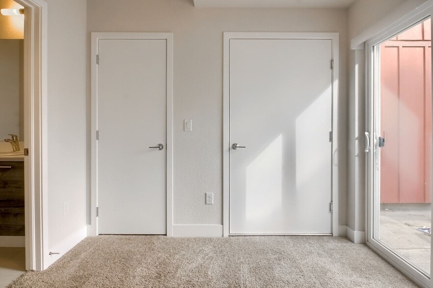 Building Photo - 1018 Depew St