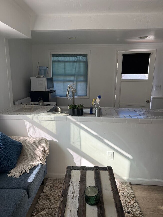 Building Photo - 731-33 Beryl St